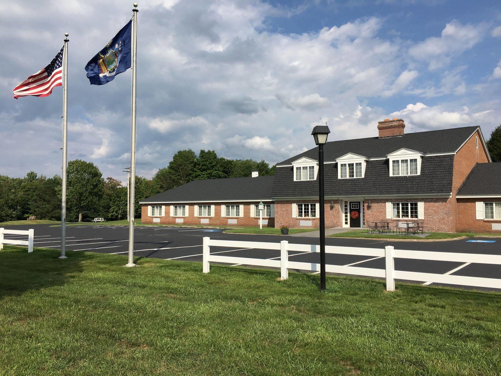 The Lodge At Headwaters Boonville Exterior photo